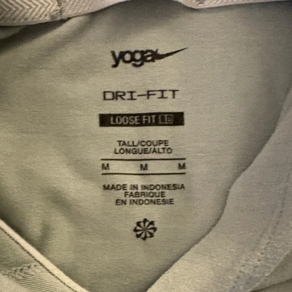 Nike Dri-Fit Yoga Sage Green Pullover Hoodie ~ Size Medium - Picture 3 of 6